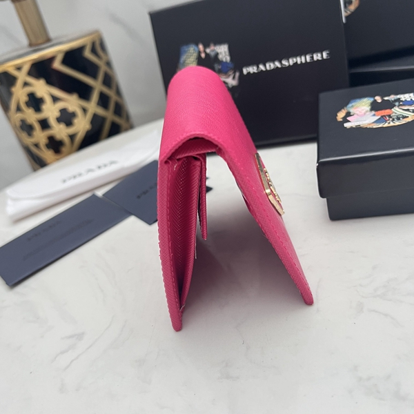 プラダ財布コピー側面デザイン